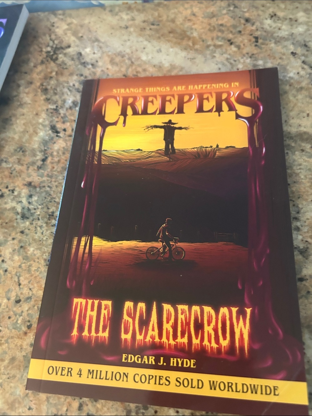 3 creeper books brand new, cold kisser, the scarecrow, and the gravedigger - Picture 6 of 7